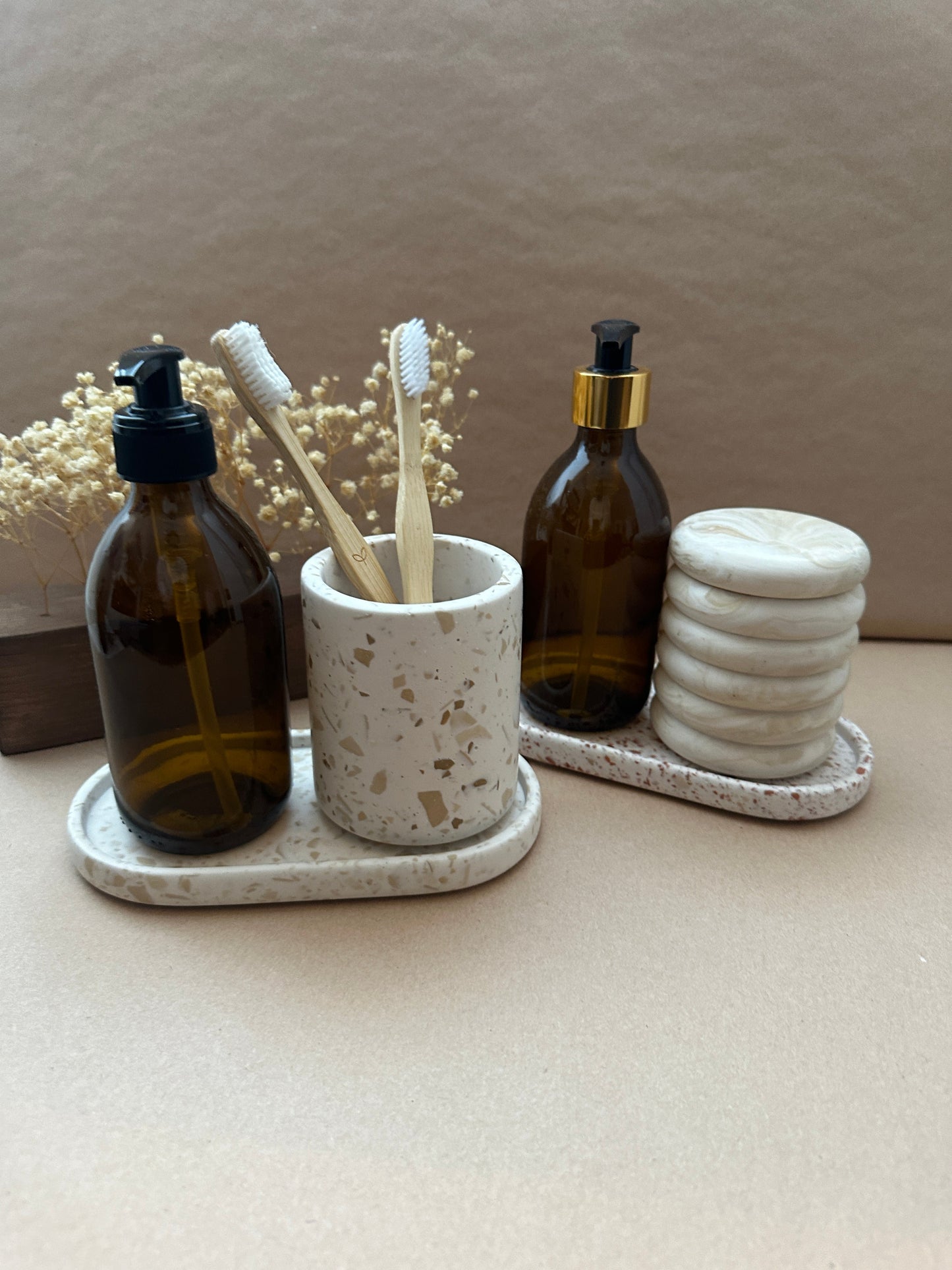 Little Pots ~ Burette ambré pompe noire - Maison Charlett