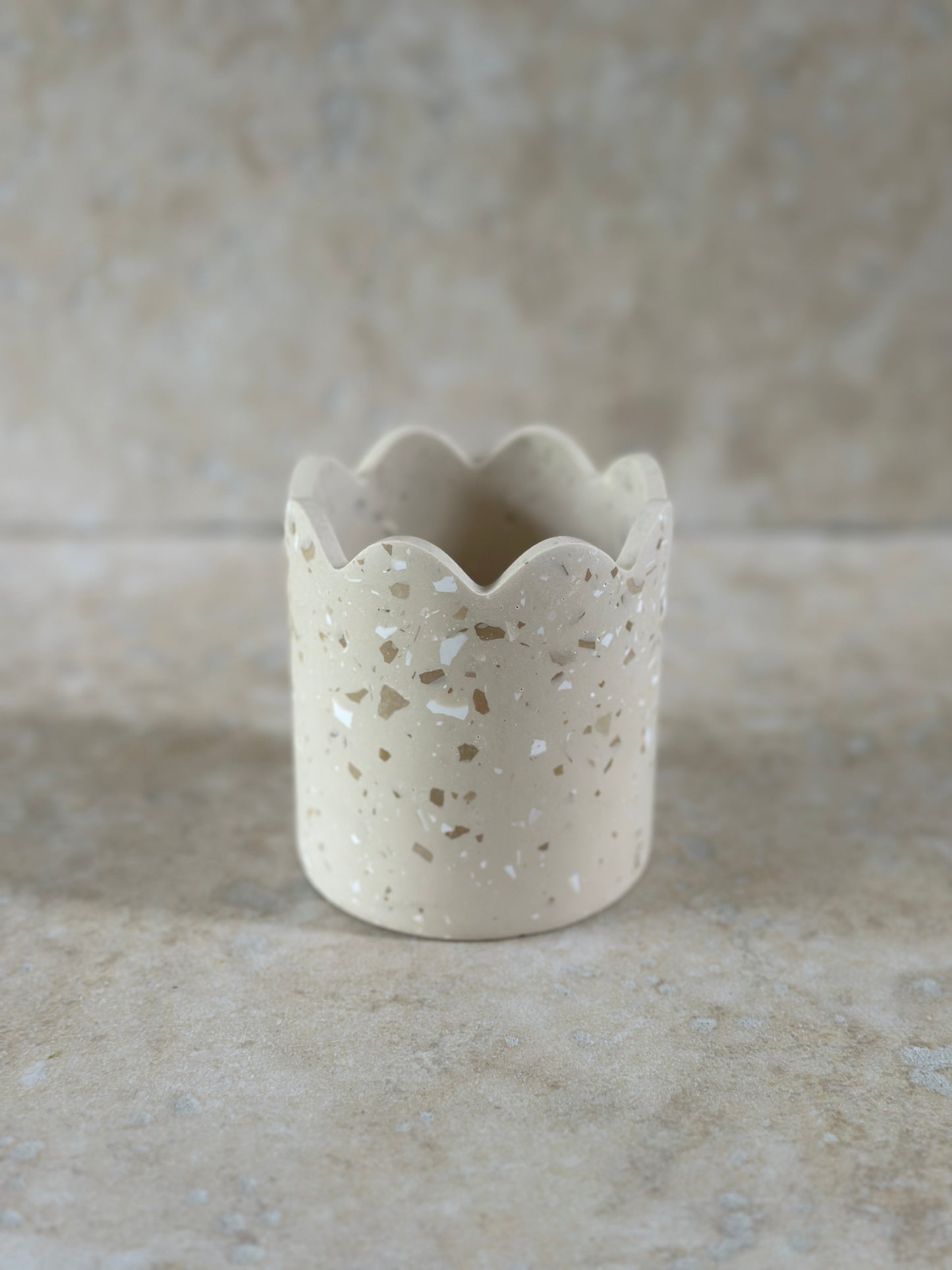 Pot Liora fond beige terrazzo beige & Blanc