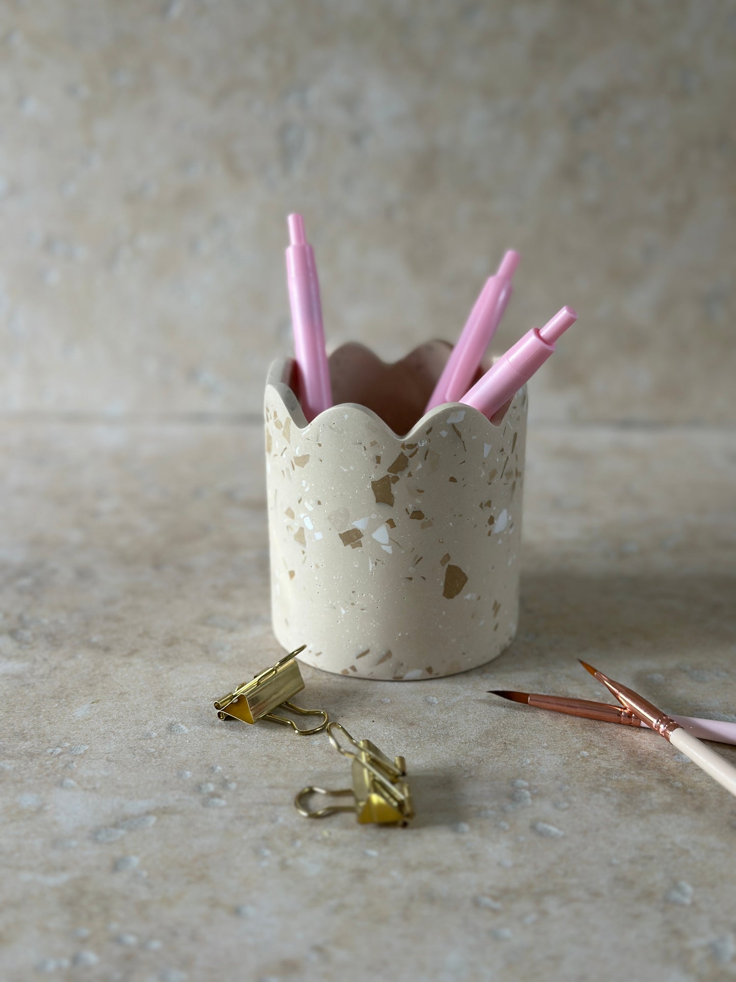 Pot Liora fond beige et Terrazzo beige t blanc