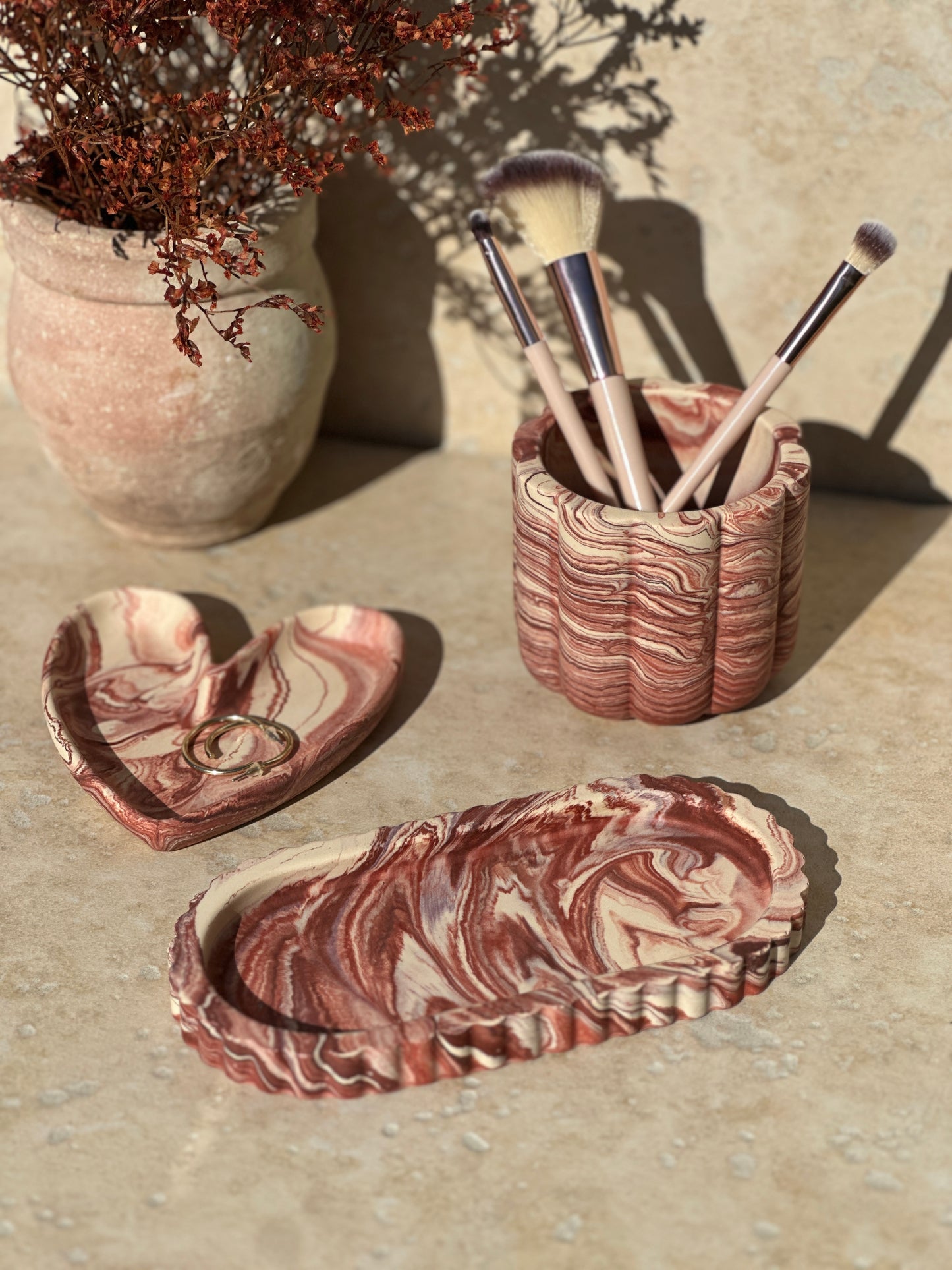 Plateau Ondine, coupelle cœur et Pot Liora marbré Bordeaux et beige