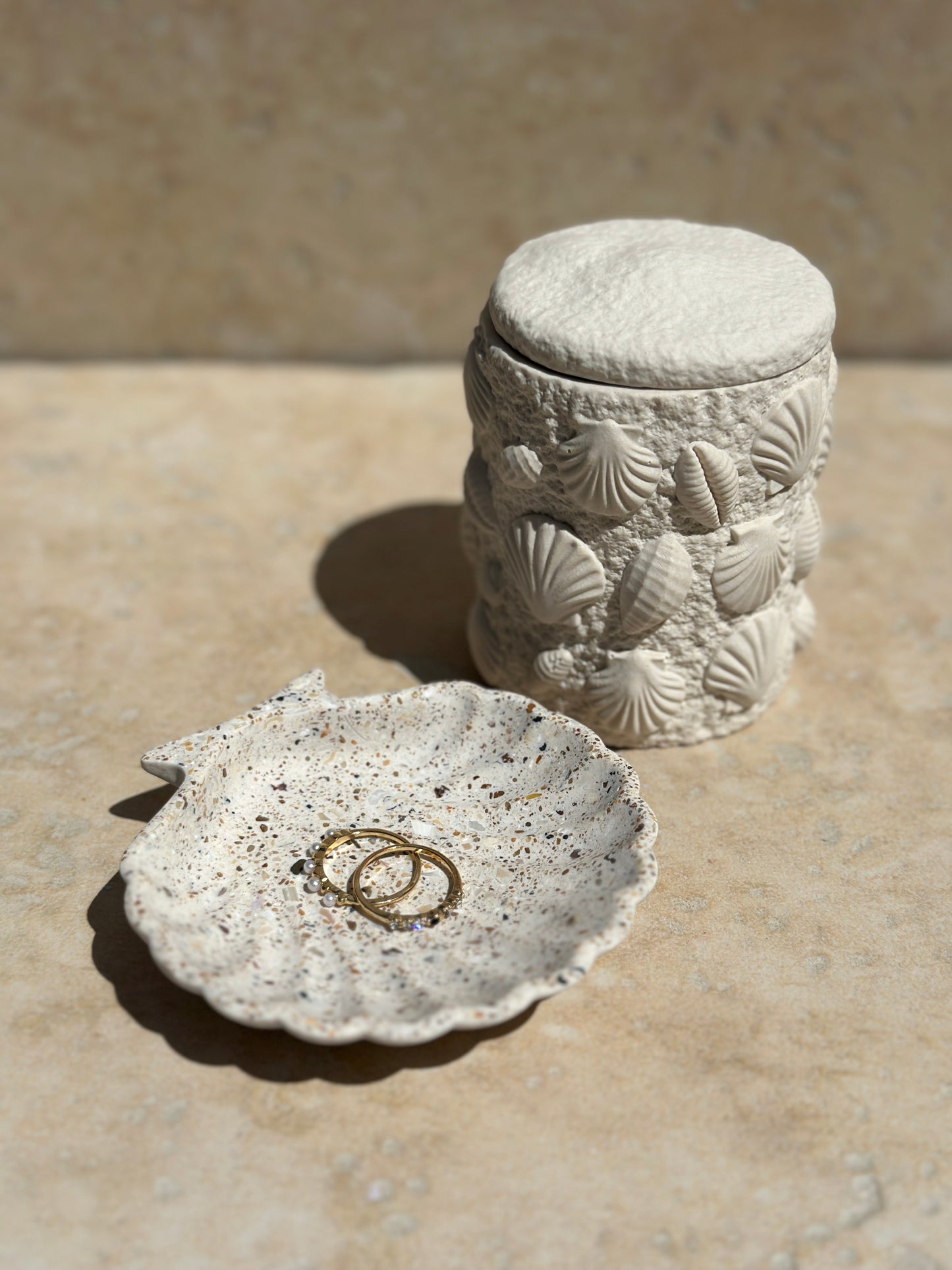Coralie pot coquillages avec la coupelle coquillage