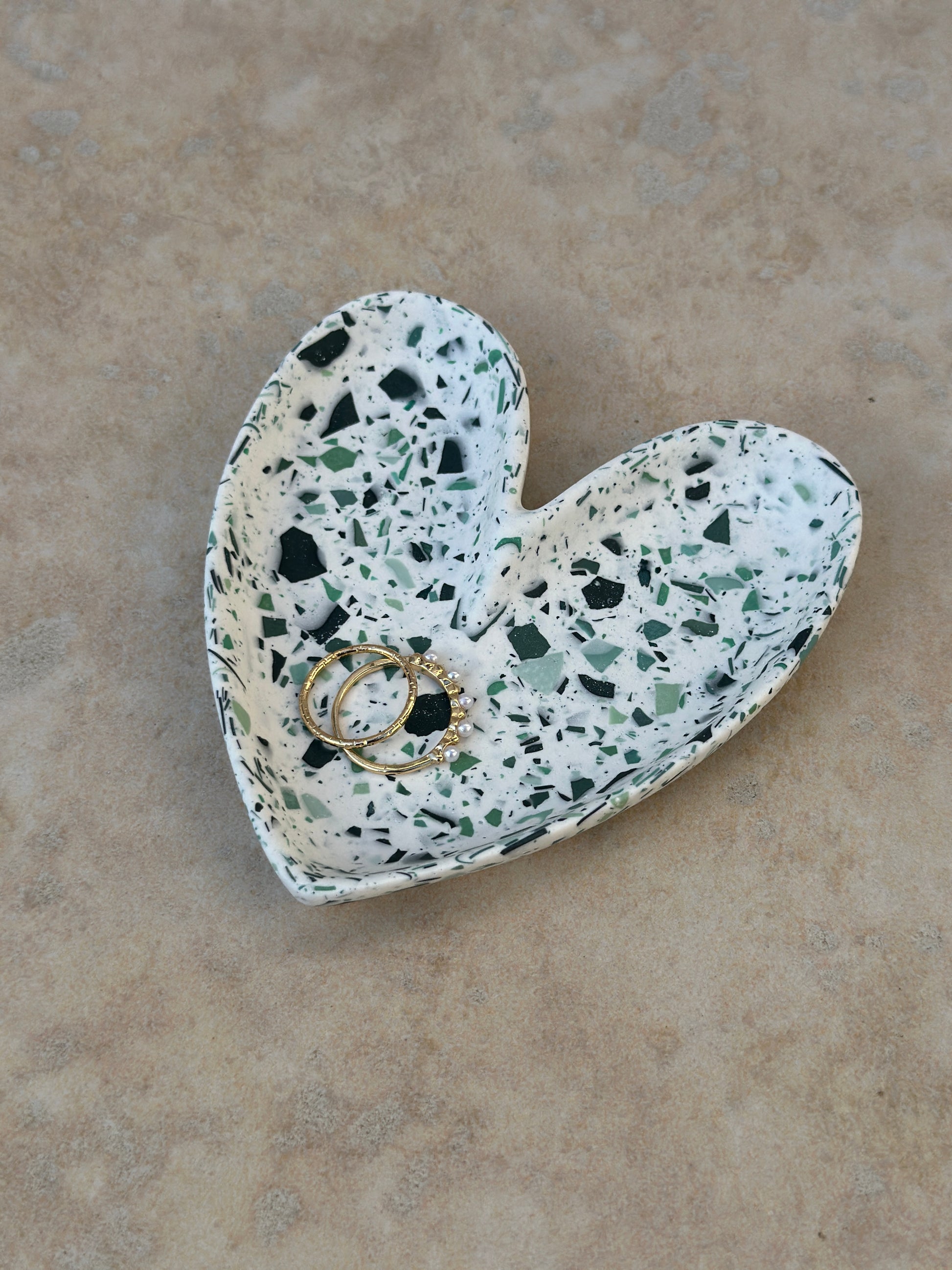 Coupelle à bijoux cœur Terrazzo nuances de verts