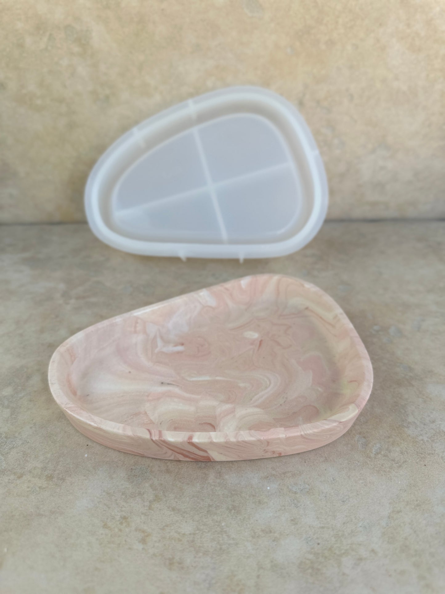 Moule silicon moyen plateau asymétrique pour Jesmonite