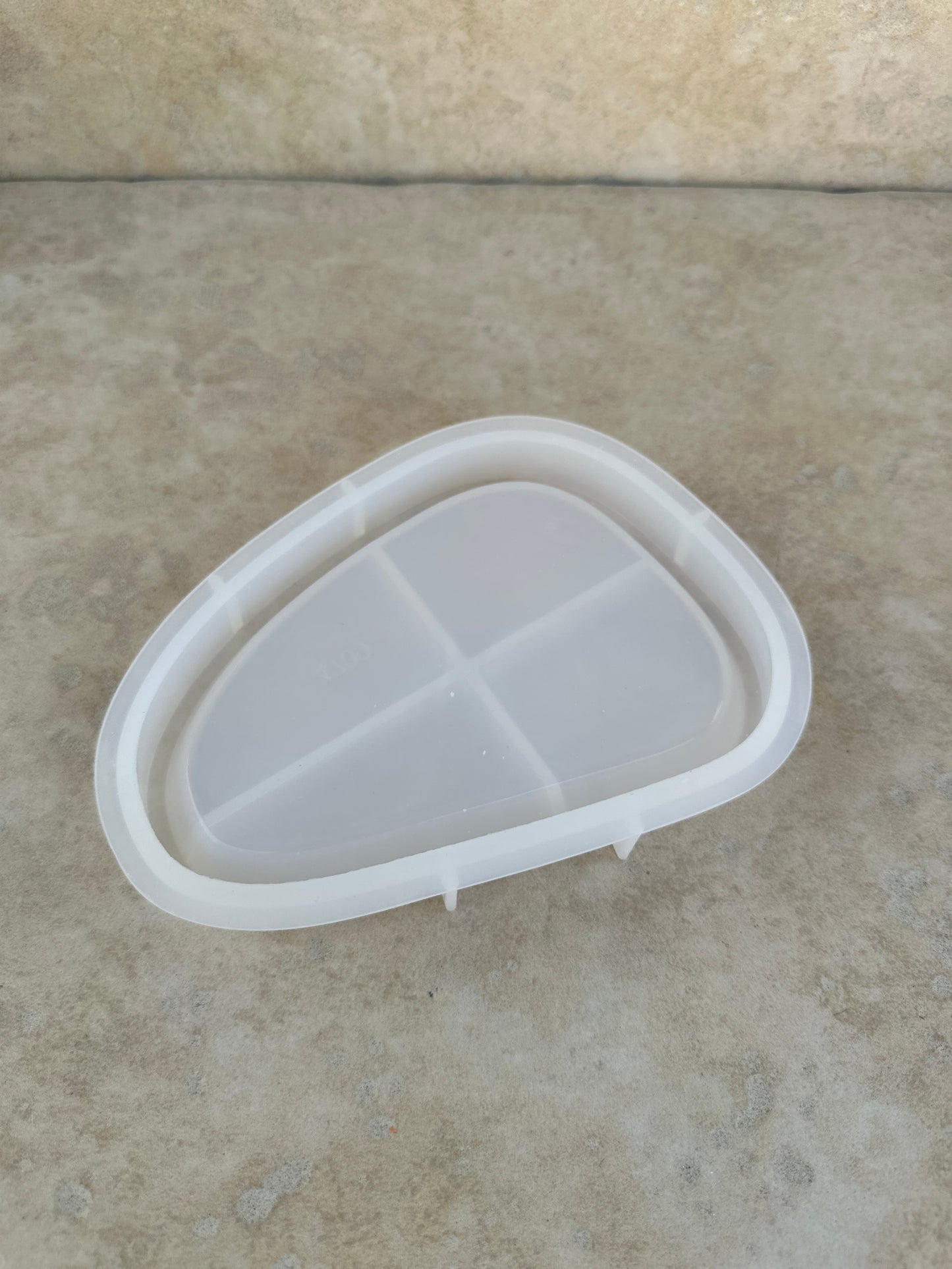 Moule silicon moyen plateau asymétrique pour Jesmonite