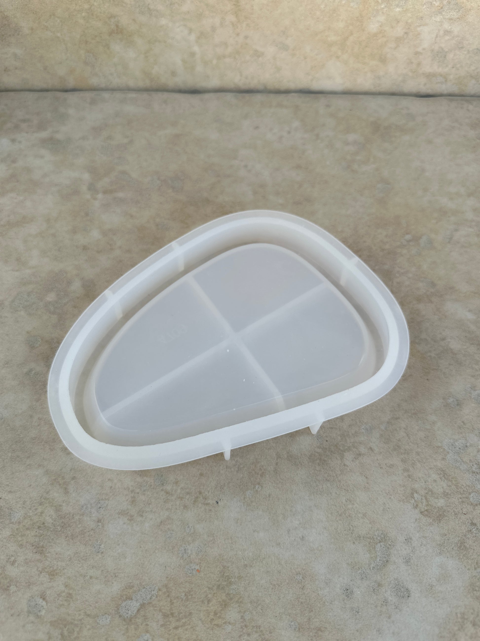 Moule silicon moyen plateau asymétrique pour Jesmonite