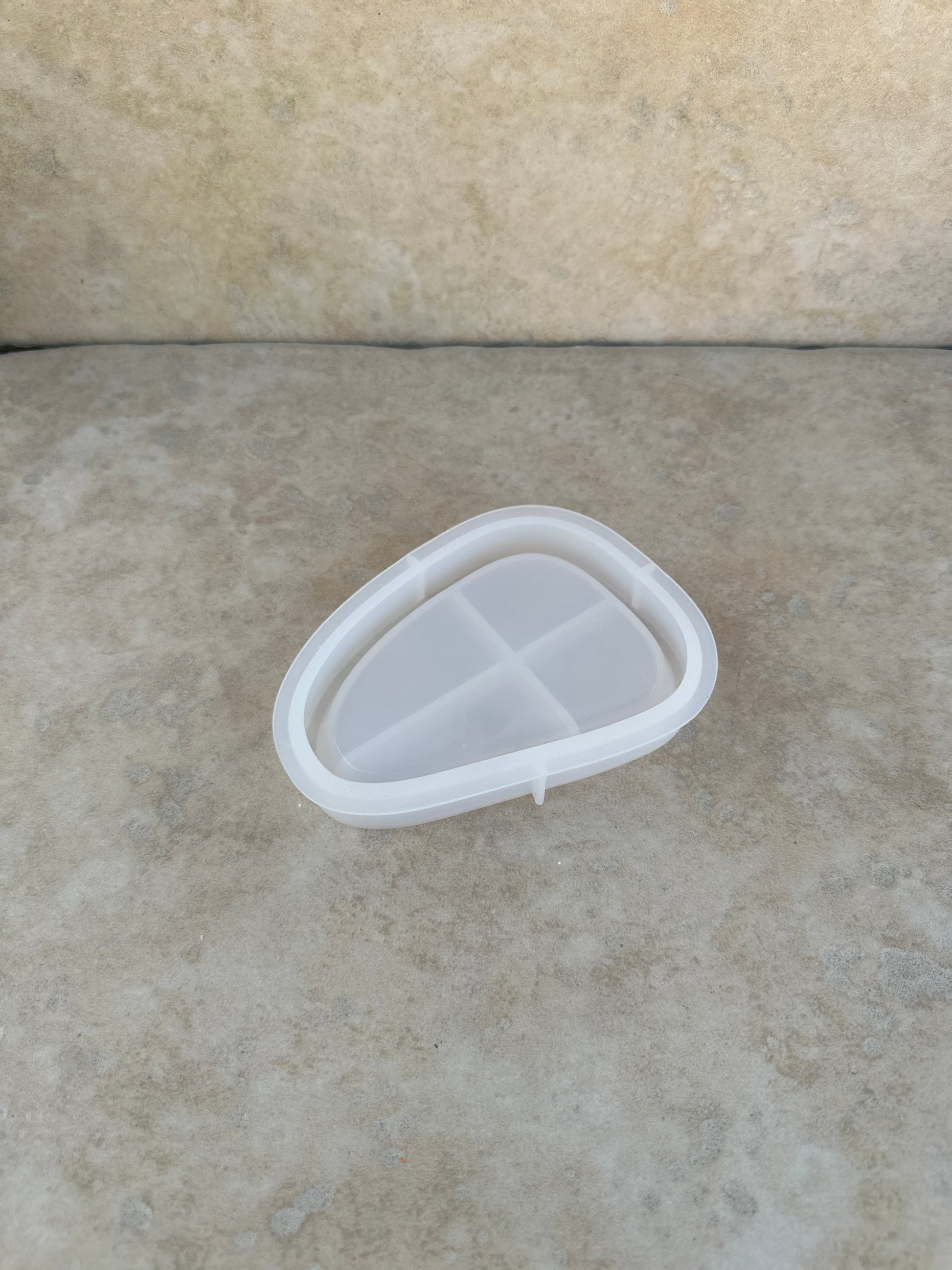 Moule silicone petit plateau ovale asymétrique