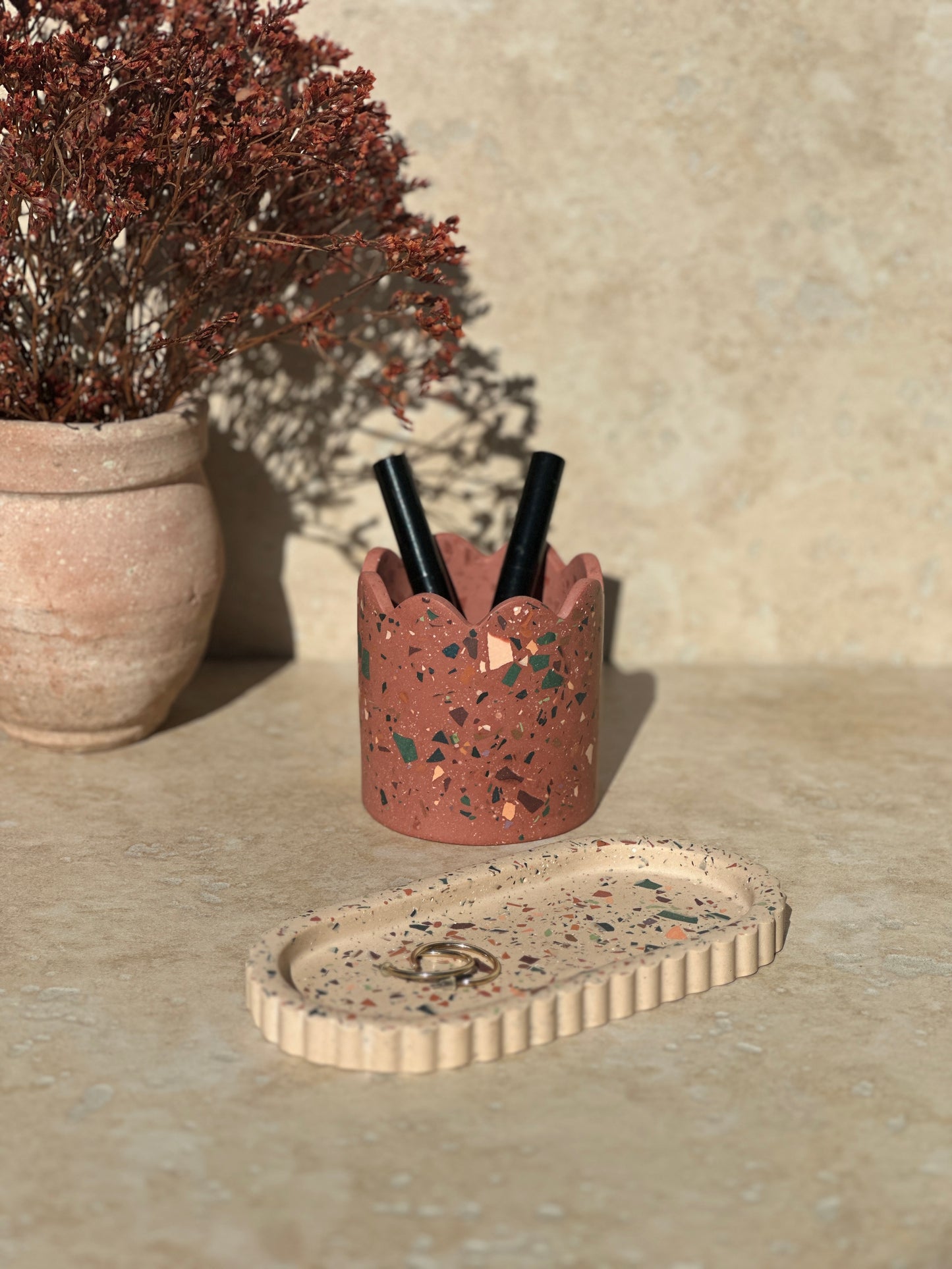 Plateau Ondine fond beige avec pot Liora fond Terracotta rosé