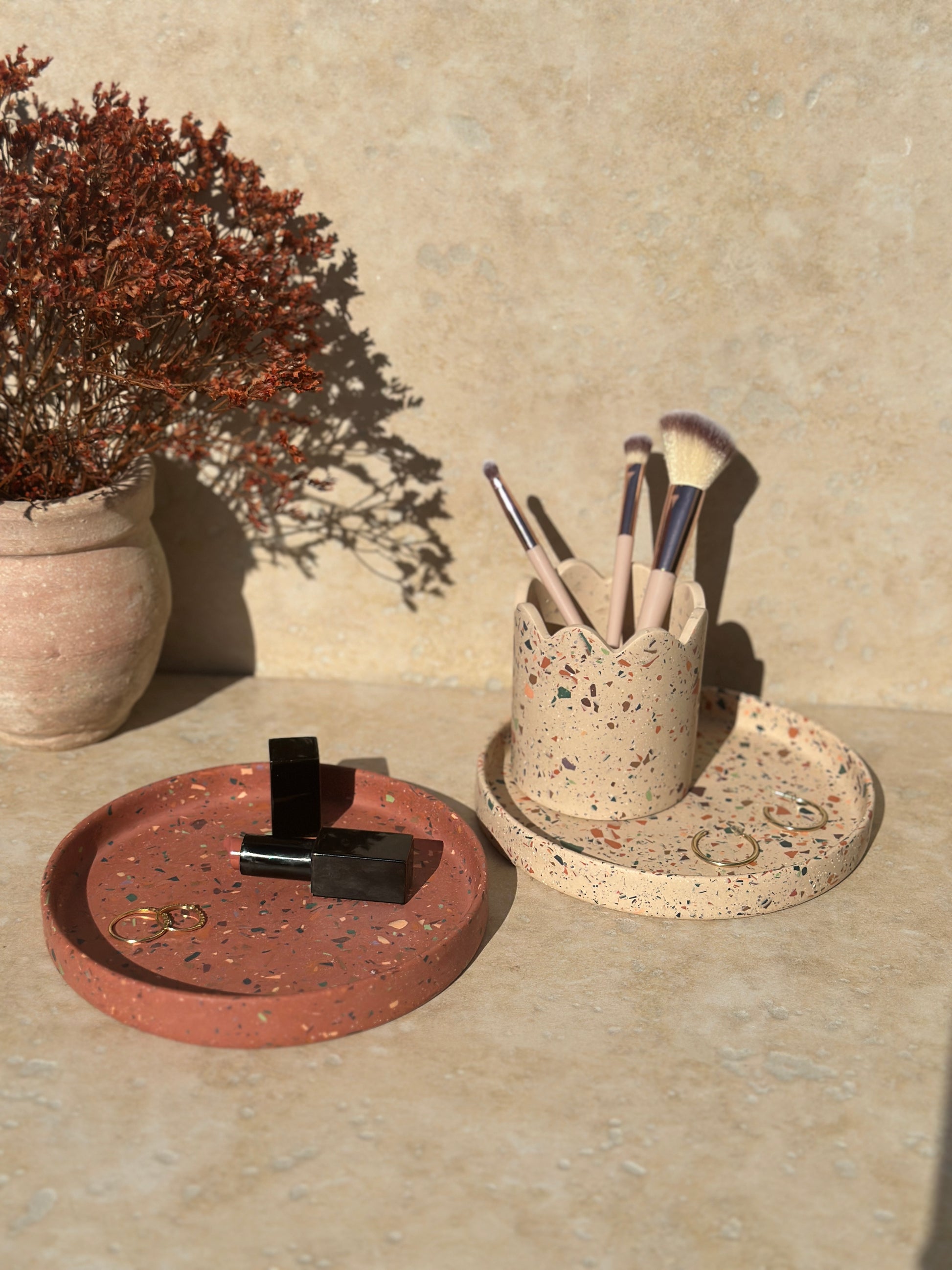 Plateau rond Lucy fond beige terrazzo automnale collection Éclats d'Automne