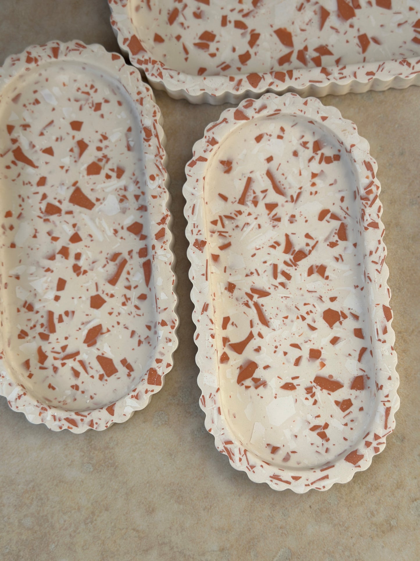 Plateaux Ondine blanc et Terracotta