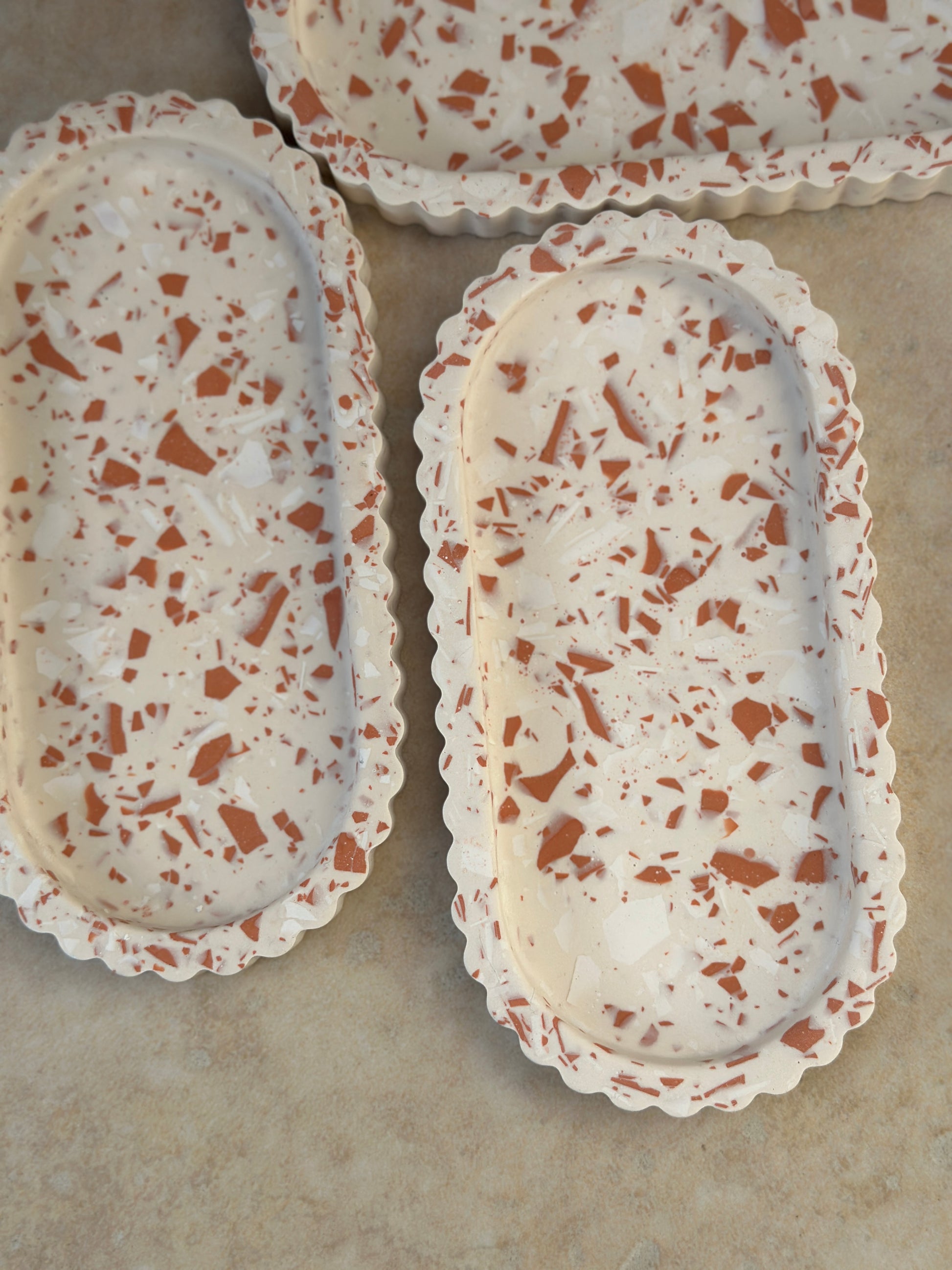 Plateaux Ondine blanc et Terracotta