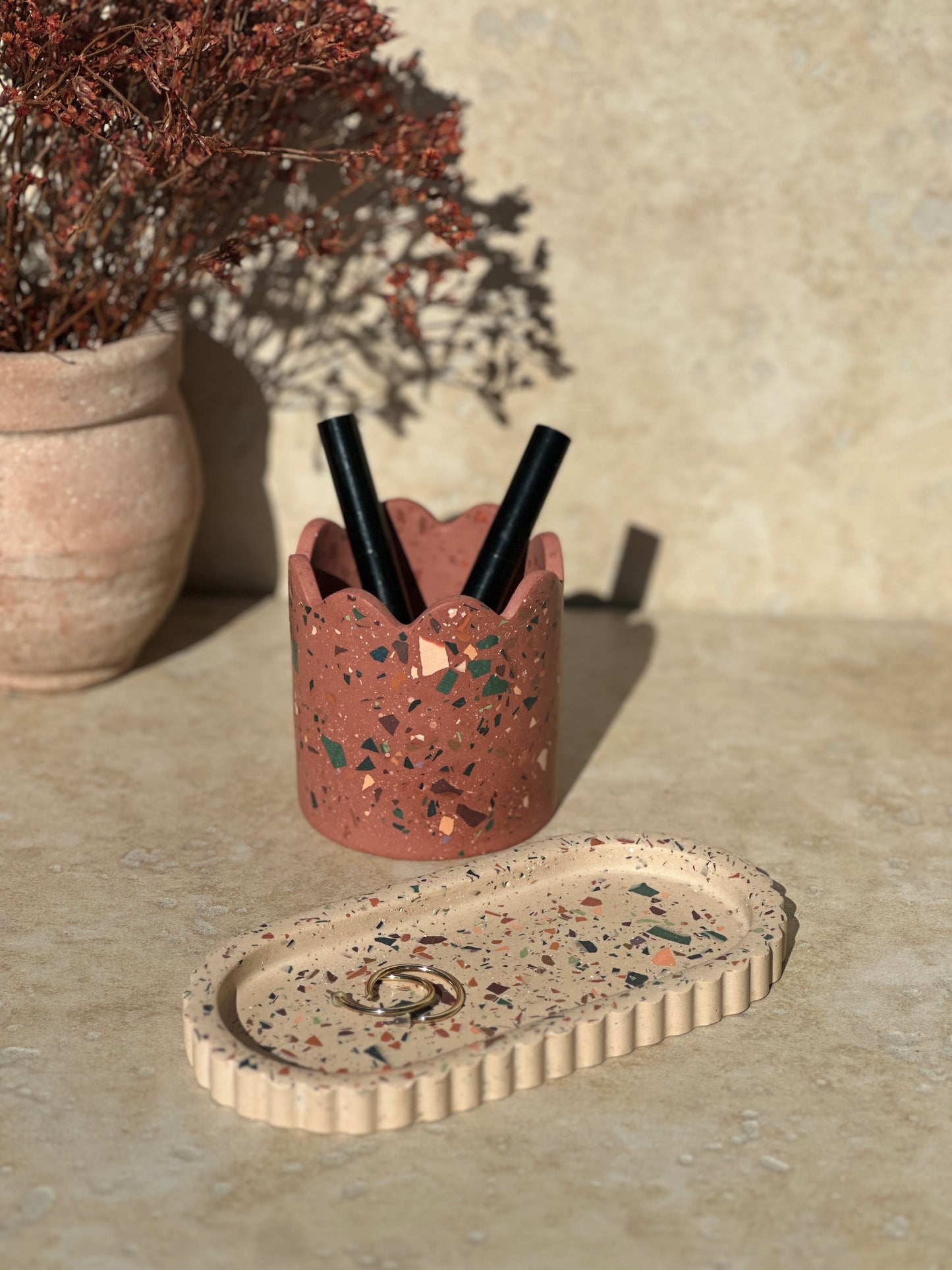 Pot Liora fond Terracotta rosé et plateau Ondine fond Beige