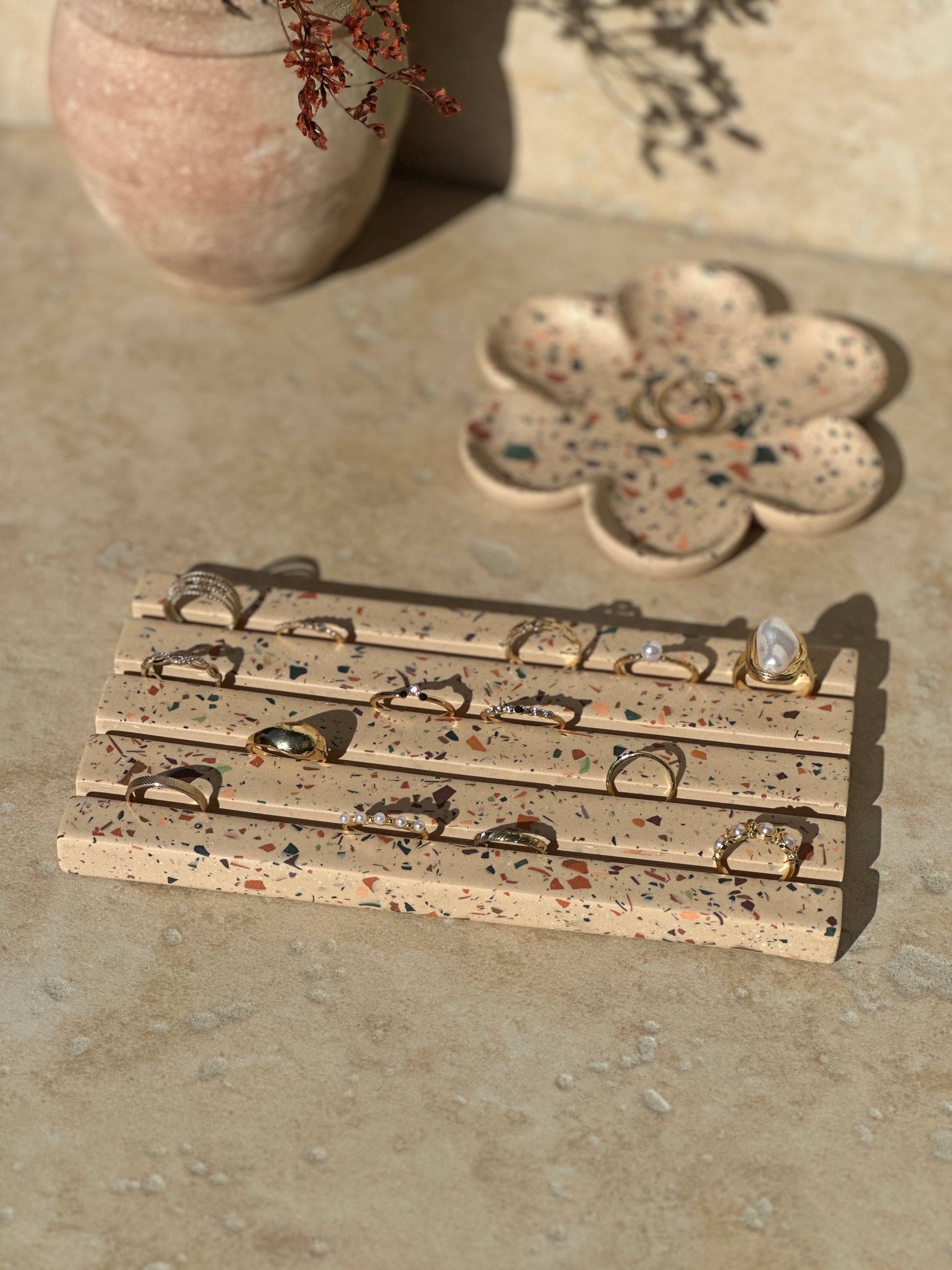Présentoir bagues Rinéa et coupelle Fleur terrazzo nuances d'Automne